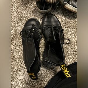 Doc martens size 4 boys/5.5 women’s